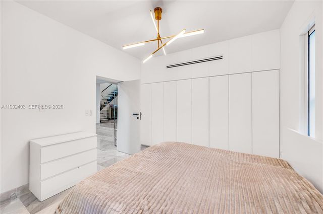 4321 Nautilus Dr, Miami Beach, FL 33140