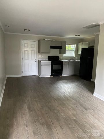 811 Seldon Drive, Charlotte, NC 28216