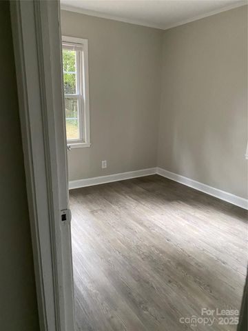 811 Seldon Drive, Charlotte, NC 28216