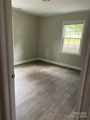 811 Seldon Drive, Charlotte, NC 28216