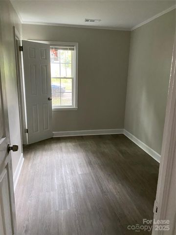 811 Seldon Drive, Charlotte, NC 28216