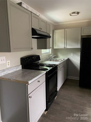 811 Seldon Drive, Charlotte, NC 28216
