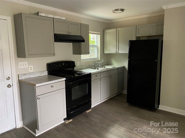 811 Seldon Drive, Charlotte, NC 28216