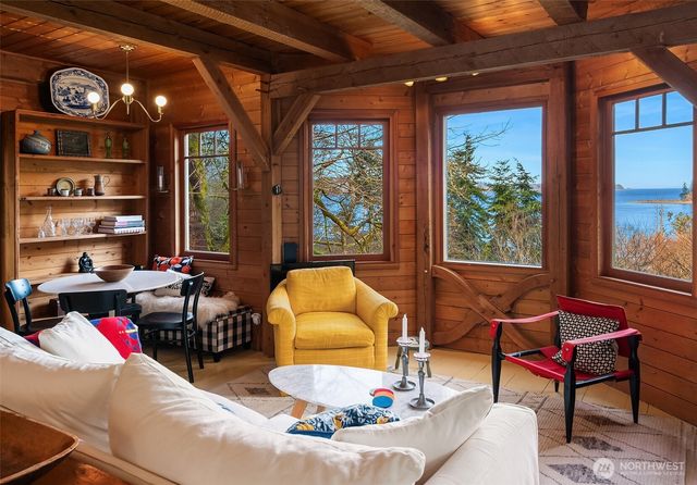 12825 SW Ober Beach Road, Vashon, WA 98070