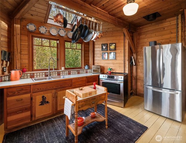 12825 SW Ober Beach Road, Vashon, WA 98070