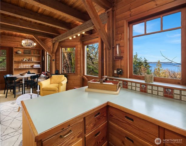 12825 SW Ober Beach Road, Vashon, WA 98070