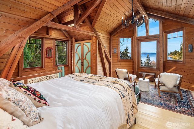 12825 SW Ober Beach Road, Vashon, WA 98070