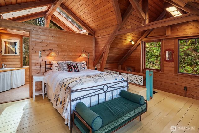 12825 SW Ober Beach Road, Vashon, WA 98070