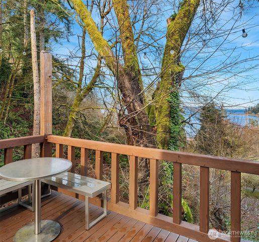 12825 SW Ober Beach Road, Vashon, WA 98070