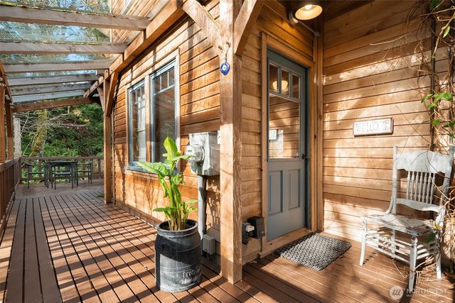 12825 SW Ober Beach Road, Vashon, WA 98070