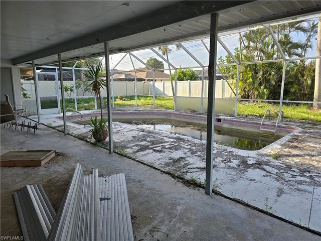 320 SE 2nd ST, Cape Coral, FL 33990