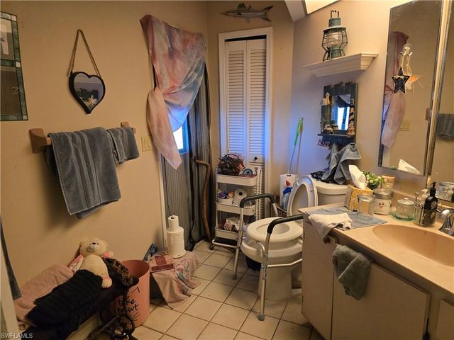 320 SE 2nd ST, Cape Coral, FL 33990