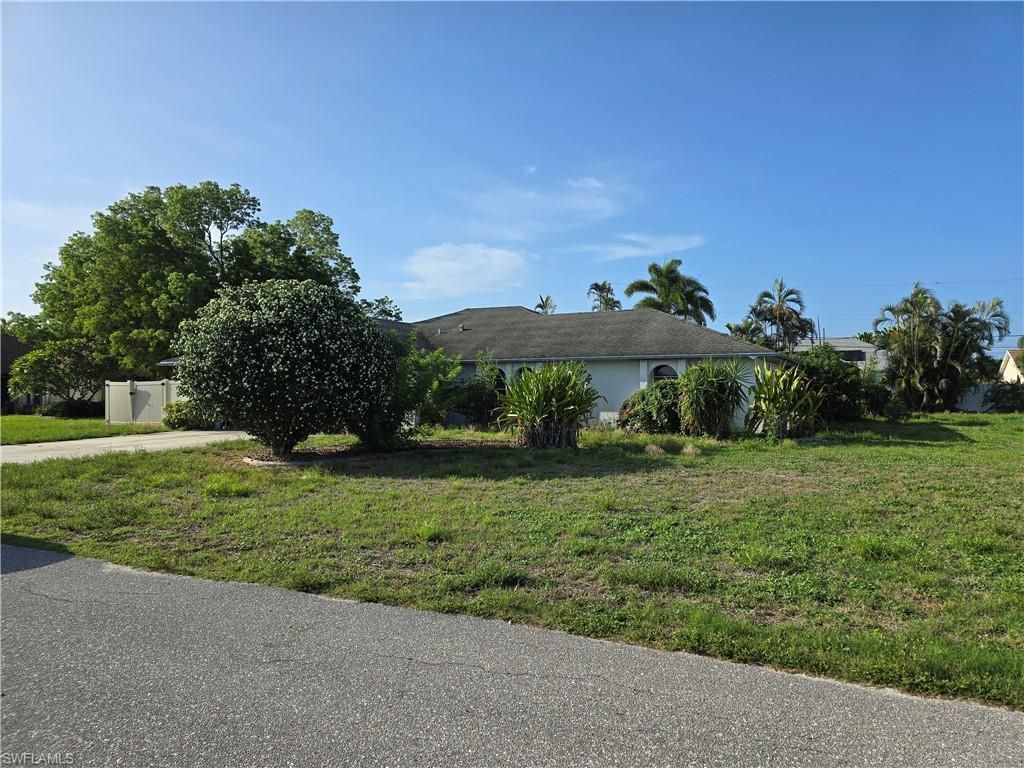 320 SE 2nd ST, Cape Coral, FL 33990