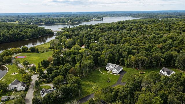 4 Hadley Heights Way, Freetown, MA 02702