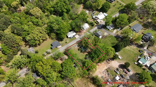508 S Church Ave, Landrum, SC 29356