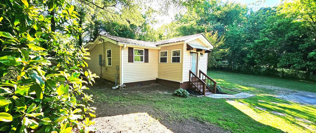 508 S Church Ave, Landrum, SC 29356