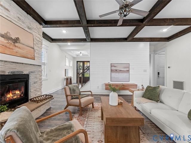 7118 Maple Summit Ln, Moseley, VA 23120