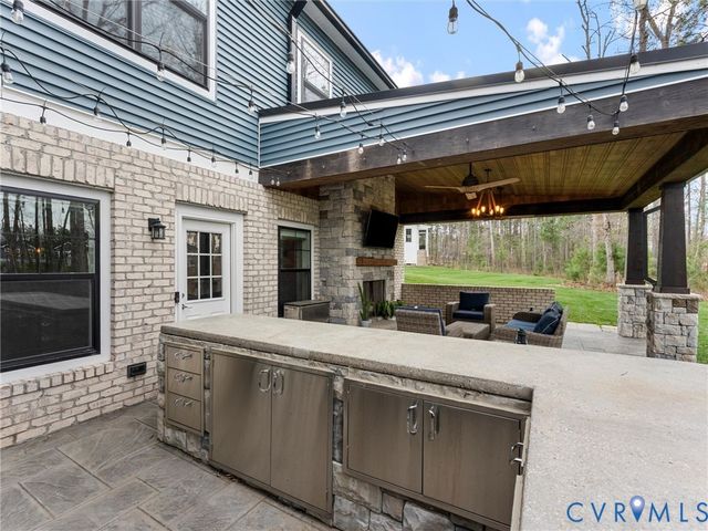 7118 Maple Summit Ln, Moseley, VA 23120
