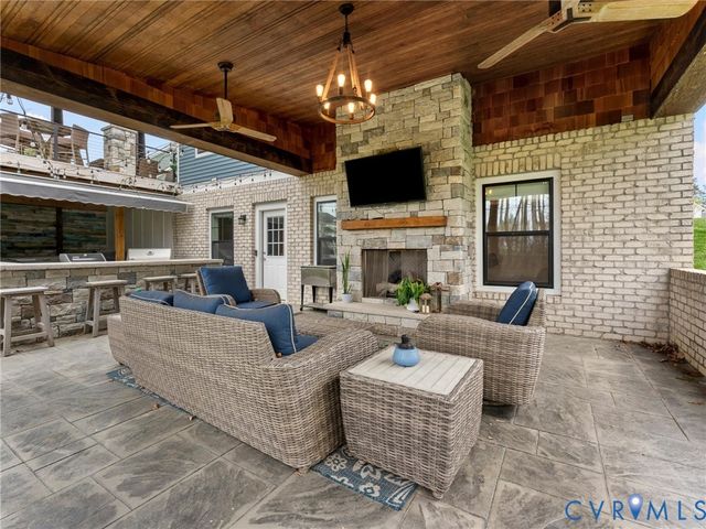 7118 Maple Summit Ln, Moseley, VA 23120