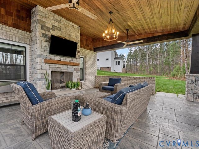 7118 Maple Summit Ln, Moseley, VA 23120