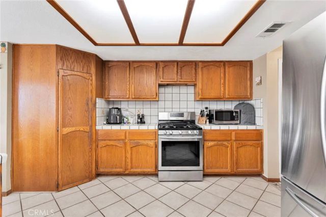 15742 Sycamore, Hesperia, CA 92345