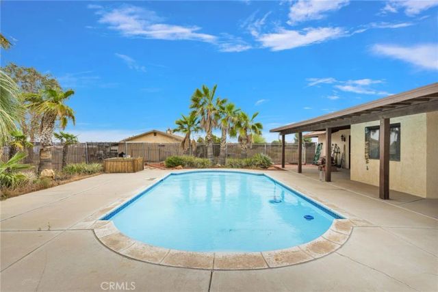 15742 Sycamore, Hesperia, CA 92345