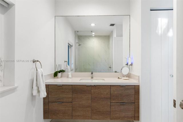 1014 Jefferson St, Hollywood, FL 33019