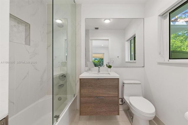 1014 Jefferson St, Hollywood, FL 33019