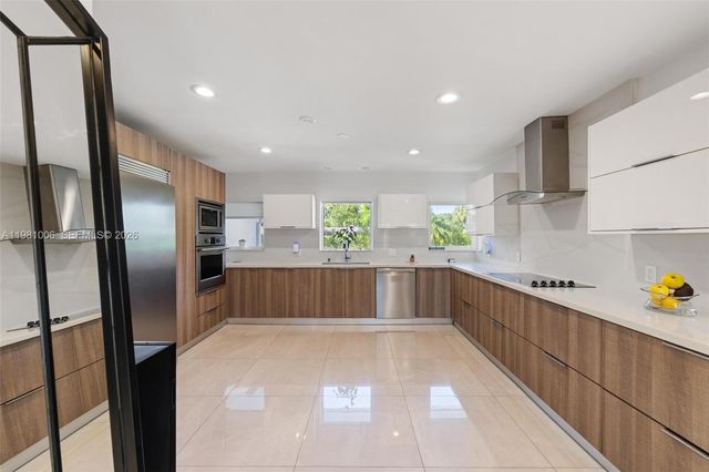 1014 Jefferson St, Hollywood, FL 33019