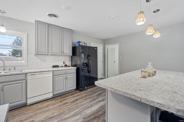 1807 W Wenlock Drive, Marion, IN 46952