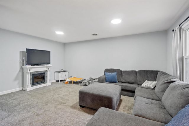 1807 W Wenlock Drive, Marion, IN 46952