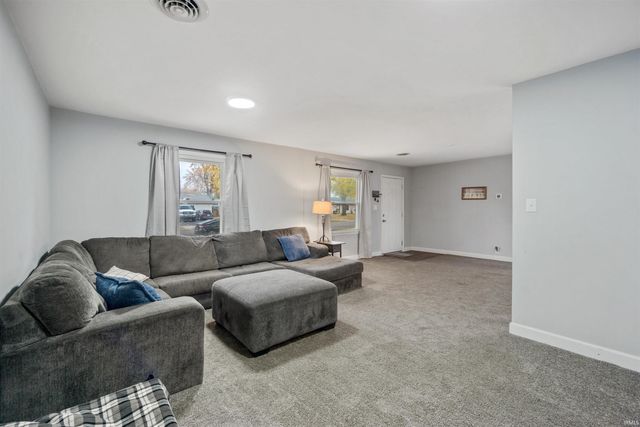 1807 W Wenlock Drive, Marion, IN 46952