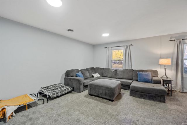 1807 W Wenlock Drive, Marion, IN 46952