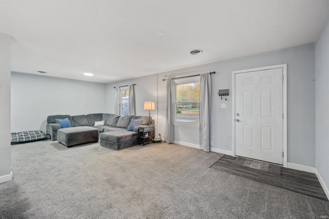 1807 W Wenlock Drive, Marion, IN 46952