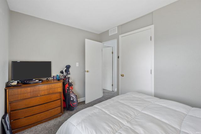 1807 W Wenlock Drive, Marion, IN 46952