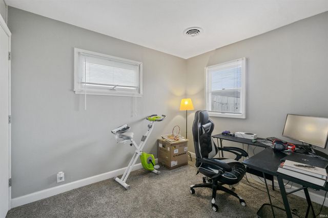 1807 W Wenlock Drive, Marion, IN 46952