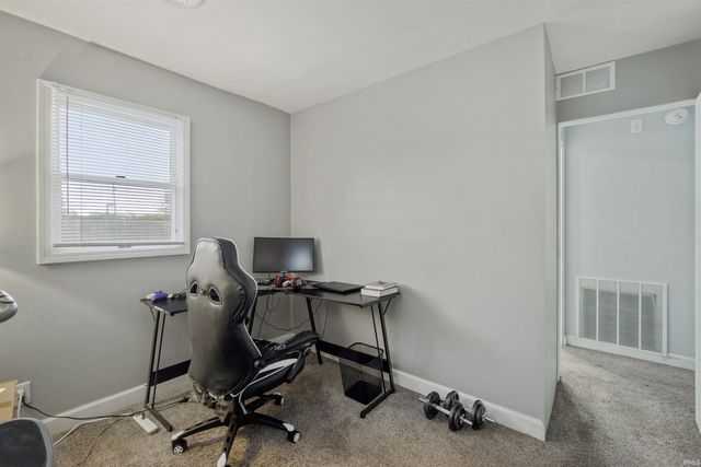 1807 W Wenlock Drive, Marion, IN 46952