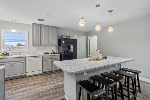 1807 W Wenlock Drive, Marion, IN 46952