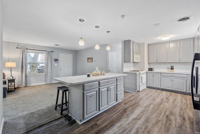 1807 W Wenlock Drive, Marion, IN 46952