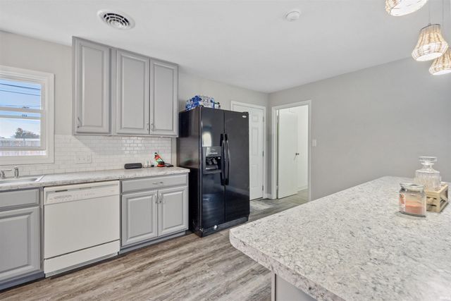 1807 W Wenlock Drive, Marion, IN 46952