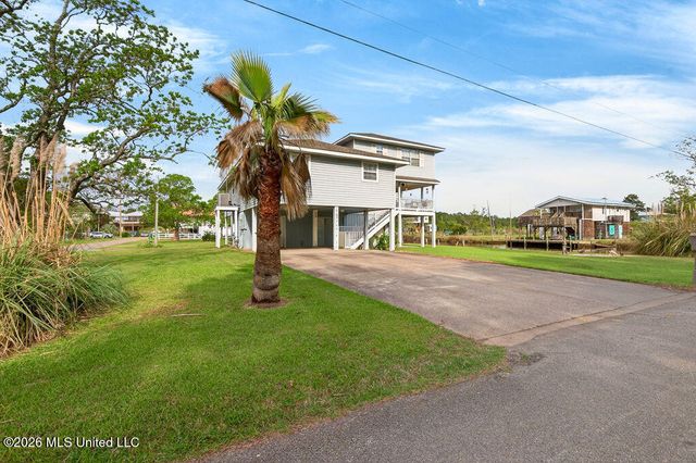 10199 Whale Avenue, Bay Saint Louis, MS 39520