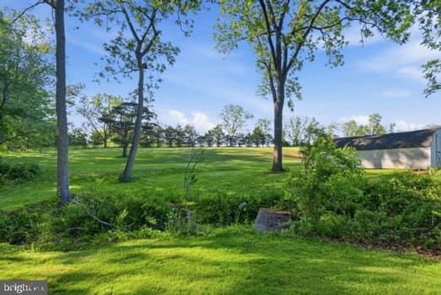 15 WINDING RD, Boyertown, PA 19512