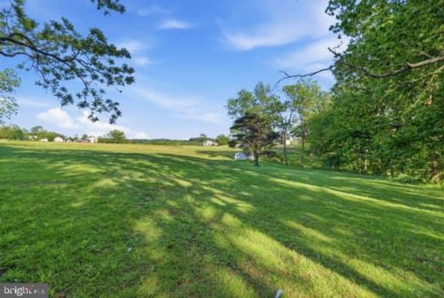15 WINDING RD, Boyertown, PA 19512