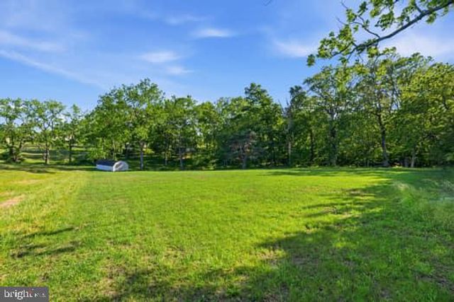 15 WINDING RD, Boyertown, PA 19512