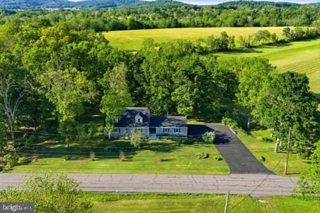 15 WINDING RD, Boyertown, PA 19512