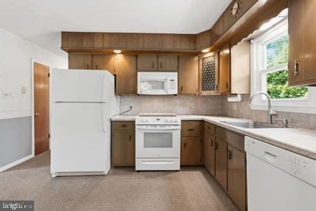 15 WINDING RD, Boyertown, PA 19512