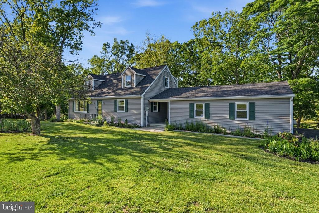 15 WINDING RD, Boyertown, PA 19512