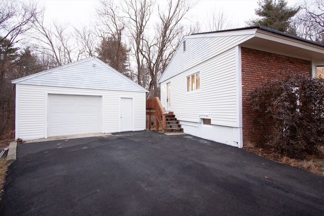14 Bartlett St, Oxford, MA 01540