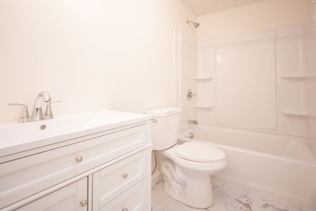 14 Bartlett St, Oxford, MA 01540