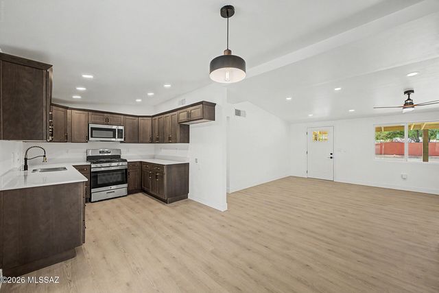 1212 W Fresno Street, Tucson, AZ 85745